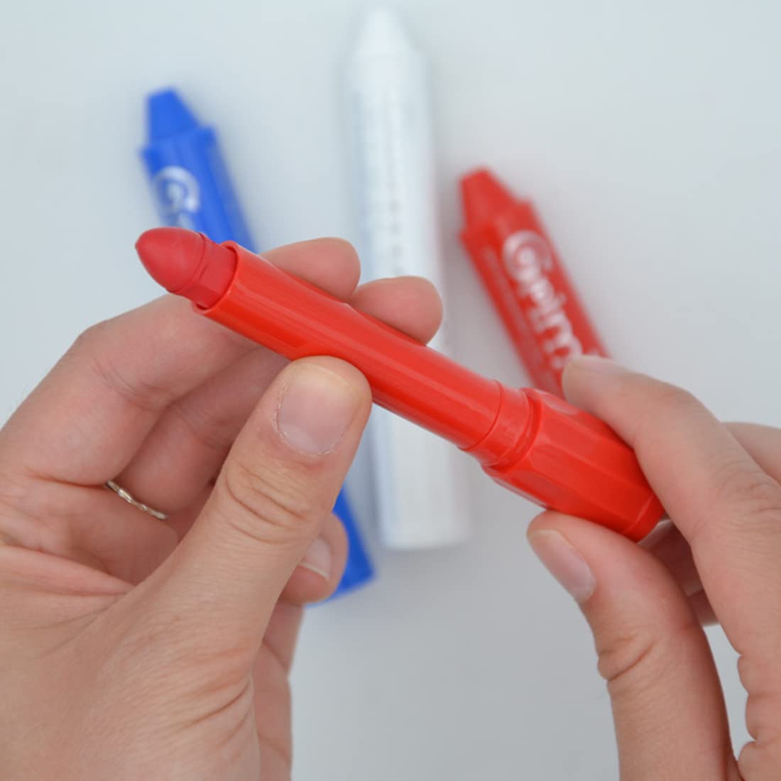 grim-tout-crayons-3-sticks-maquillage-bleu-blanc-rouge image 2
